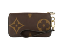 0235. Louis Vuitton Trio Pouch, Monogram, Gold hardware5