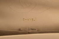0637. Chanel Jumbo Classic Double Flap Beige Caviar, Gold Hardware17