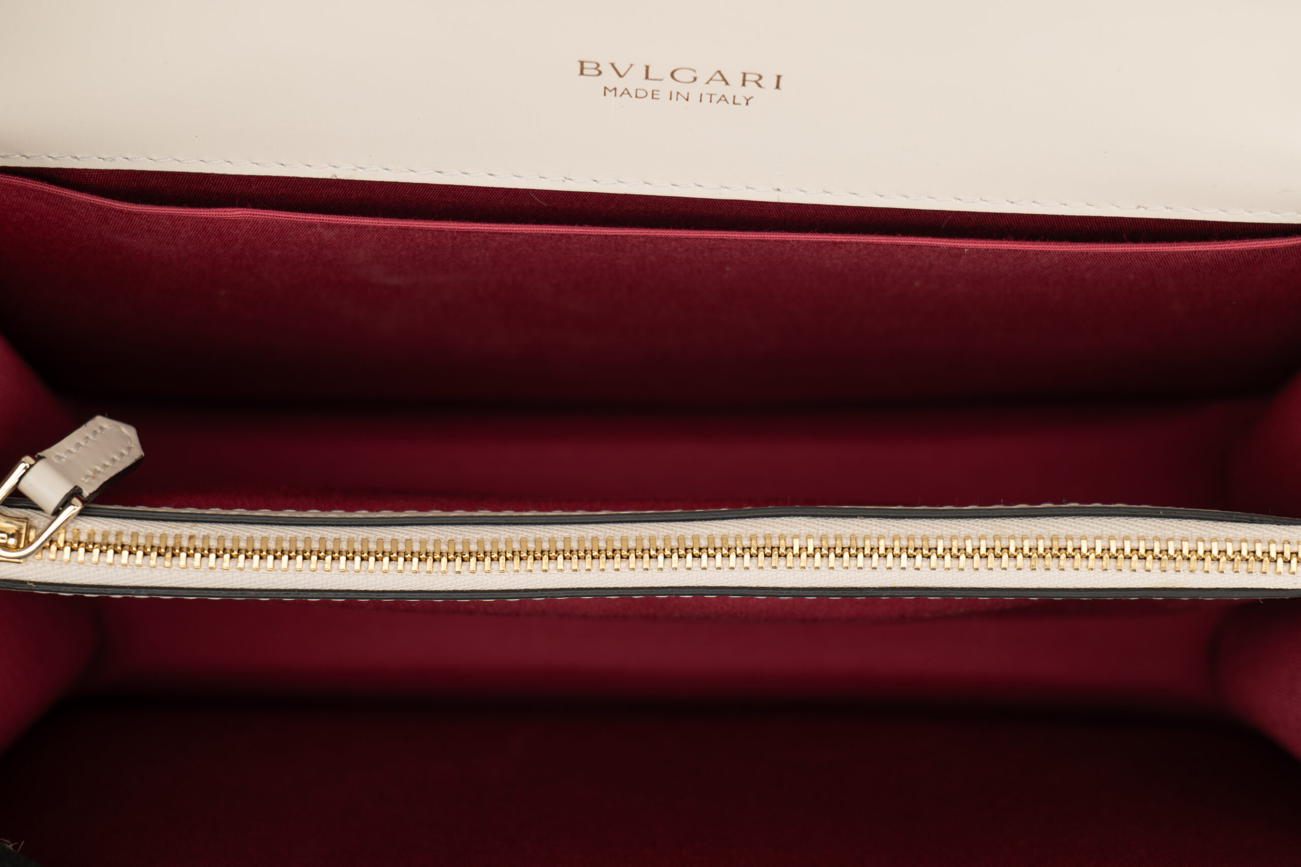 0667. Bvlgari Serpenti Forever Chain Handbag Off-white Leather, Silver Hardware18