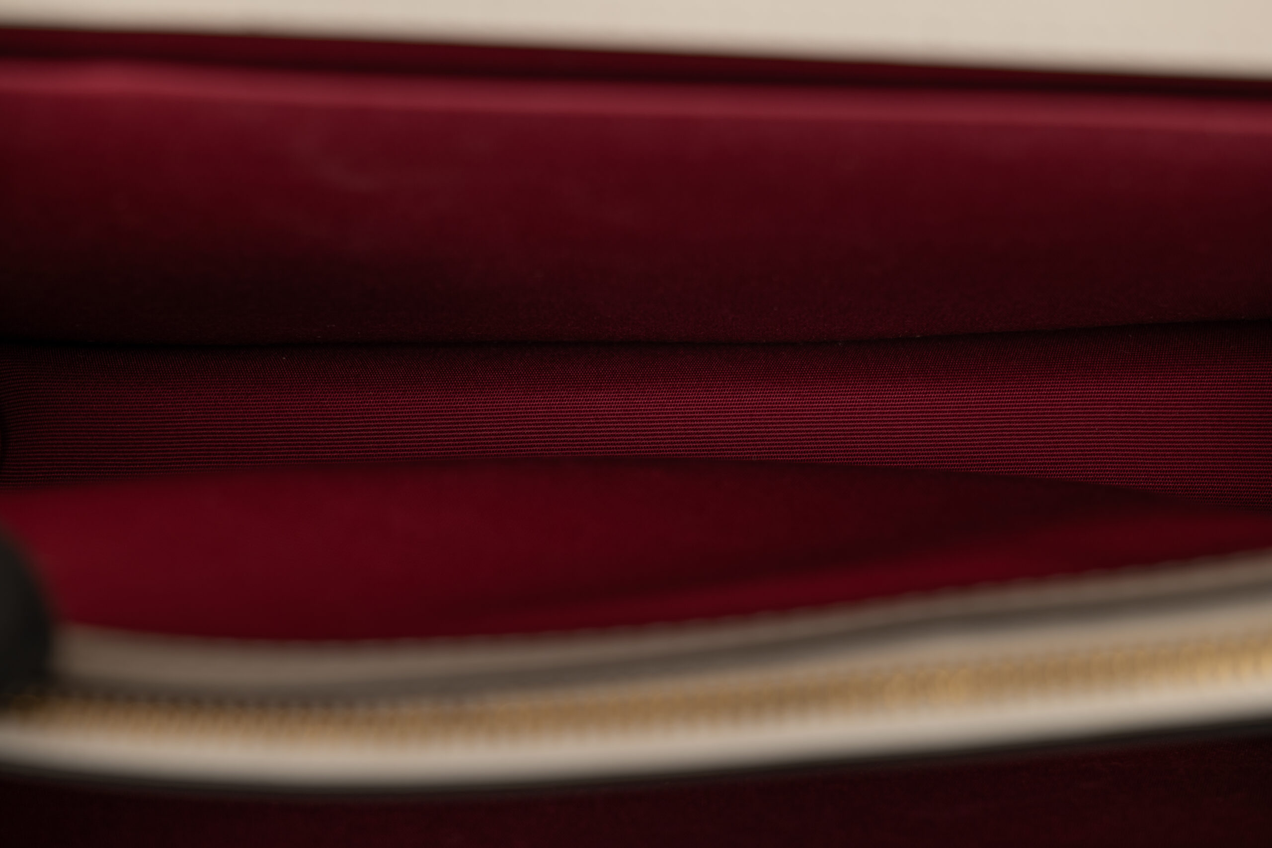 0667. Bvlgari Serpenti Forever Chain Handbag Off-white Leather, Silver Hardware19