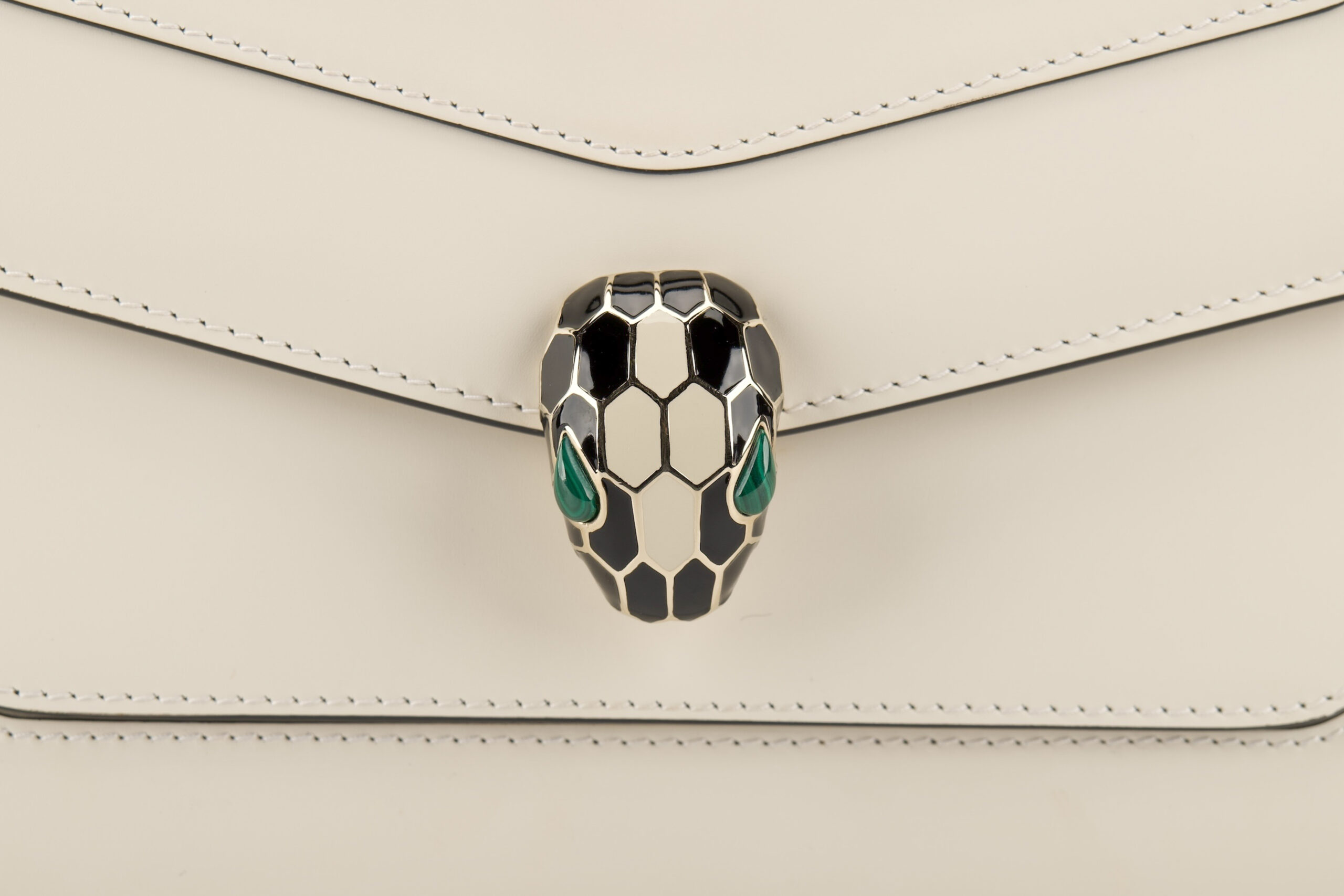 0667. Bvlgari Serpenti Forever Chain Handbag Off-white Leather, Silver Hardware7