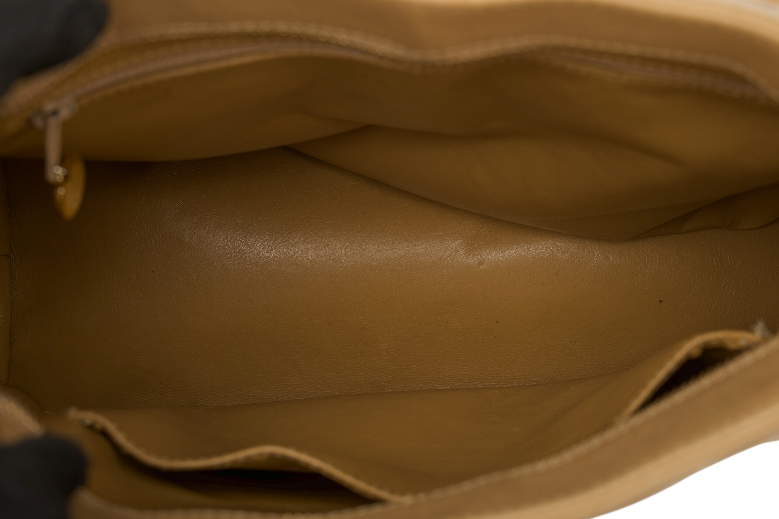 0768B. Chanel Medallion Beige Caviar Leather, Gold Hardware10