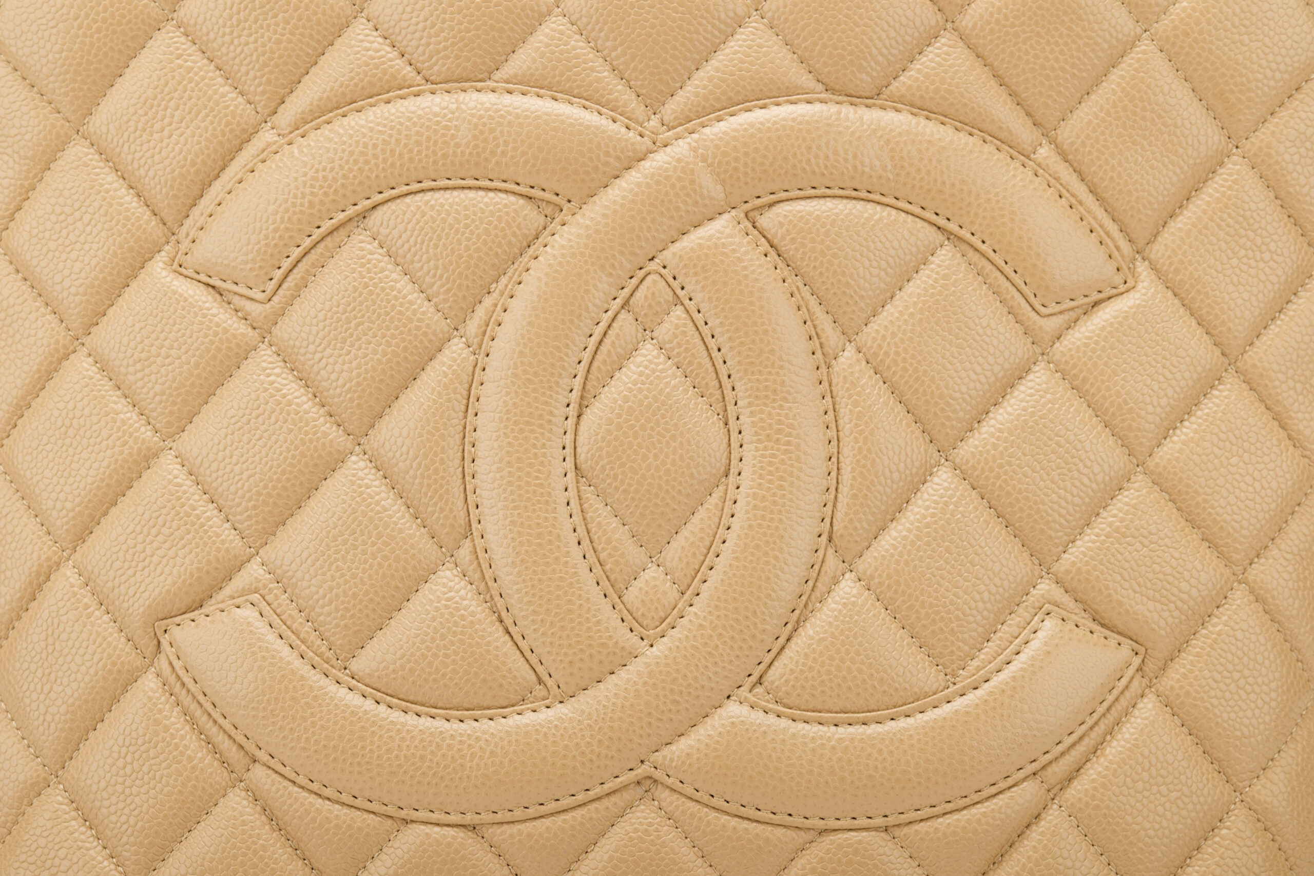 0768B. Chanel Medallion Beige Caviar Leather, Gold Hardware7