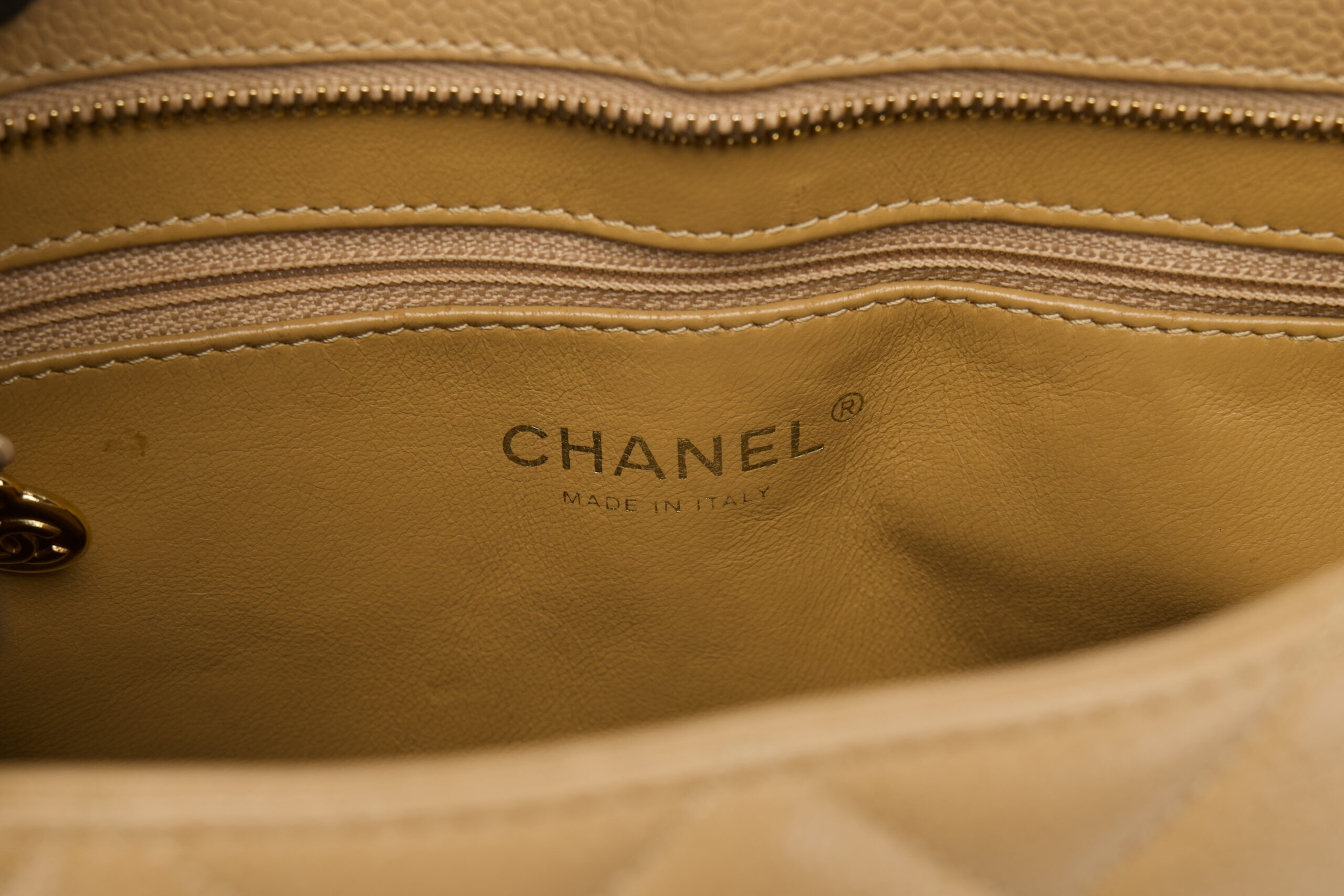 0768B. Chanel Medallion Beige Caviar Leather, Gold Hardware8