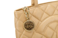 0768B. Chanel Medallion Beige Caviar Leather, Gold Hardware9