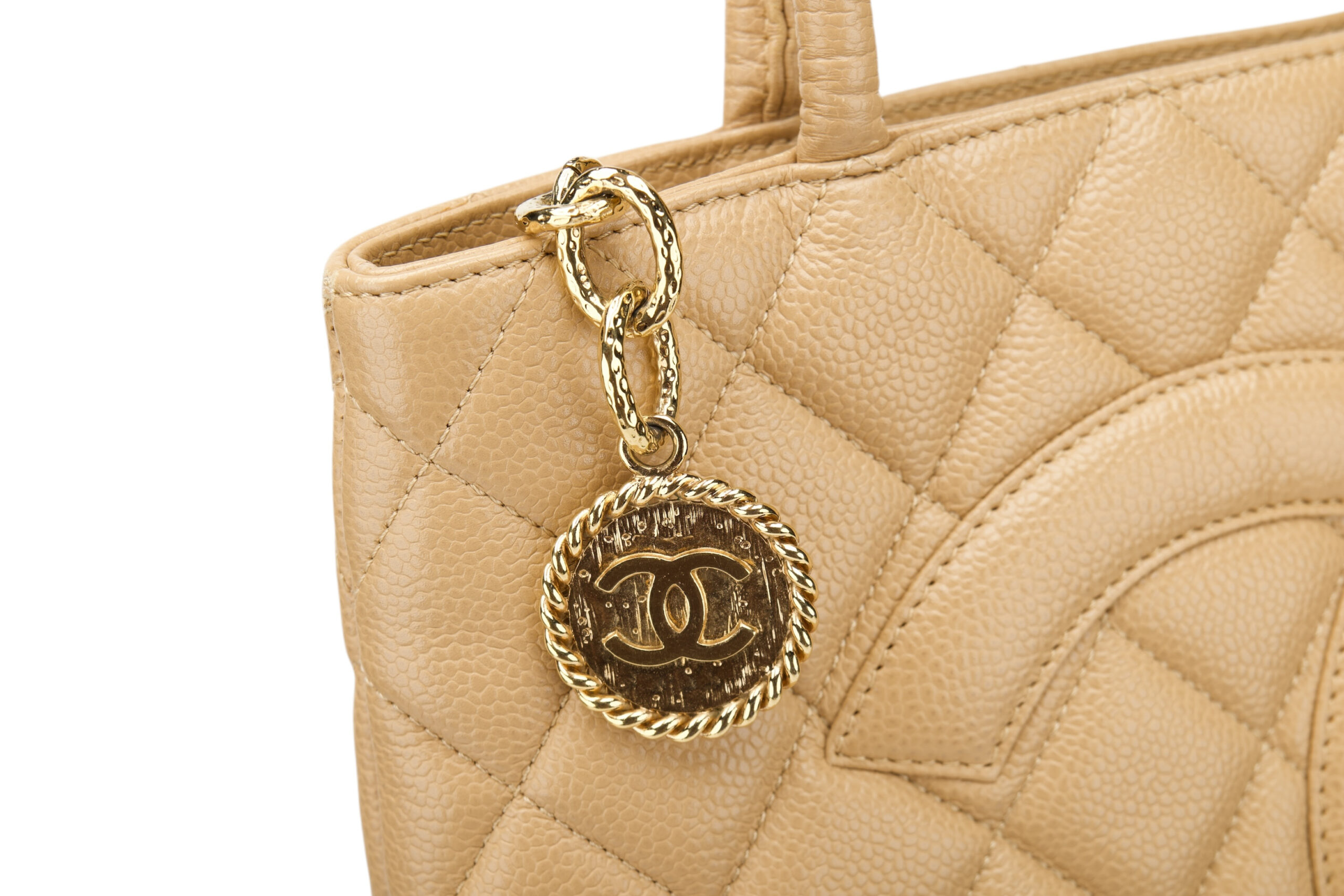0768B. Chanel Medallion Beige Caviar Leather, Gold Hardware9