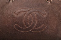 0889. Chanel Luxe Ligne Bowler Brown bag, Bronze Hardware7