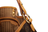 0896. Louis Vuitton Delightful MM monogram canvas shoulder bag, Gold hardware10