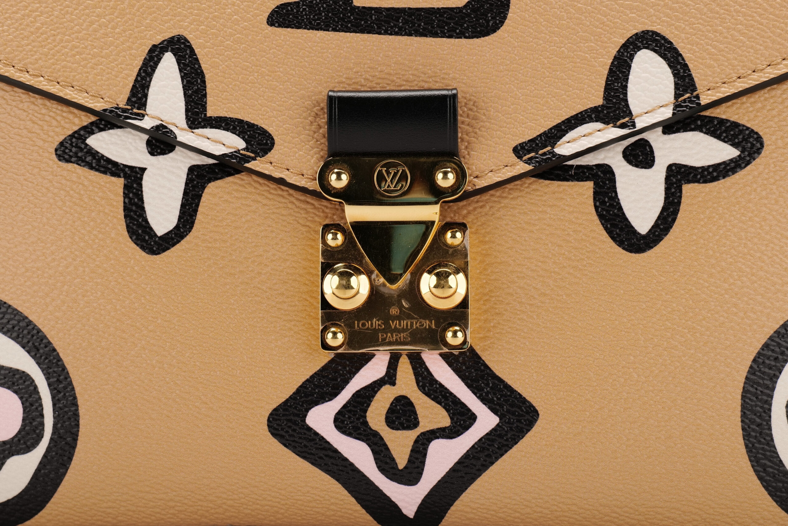 0954. Louis Vuitton Pochette Metis Beige Wild at Heart, Gold Hardware6