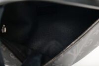 0964. Louis Vuitton Discovery PM Bumbag, Silver hardware10