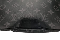 0964. Louis Vuitton Discovery PM Bumbag, Silver hardware11