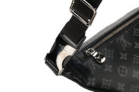 0964. Louis Vuitton Discovery PM Bumbag, Silver hardware7