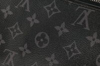 0964. Louis Vuitton Discovery PM Bumbag, Silver hardware8