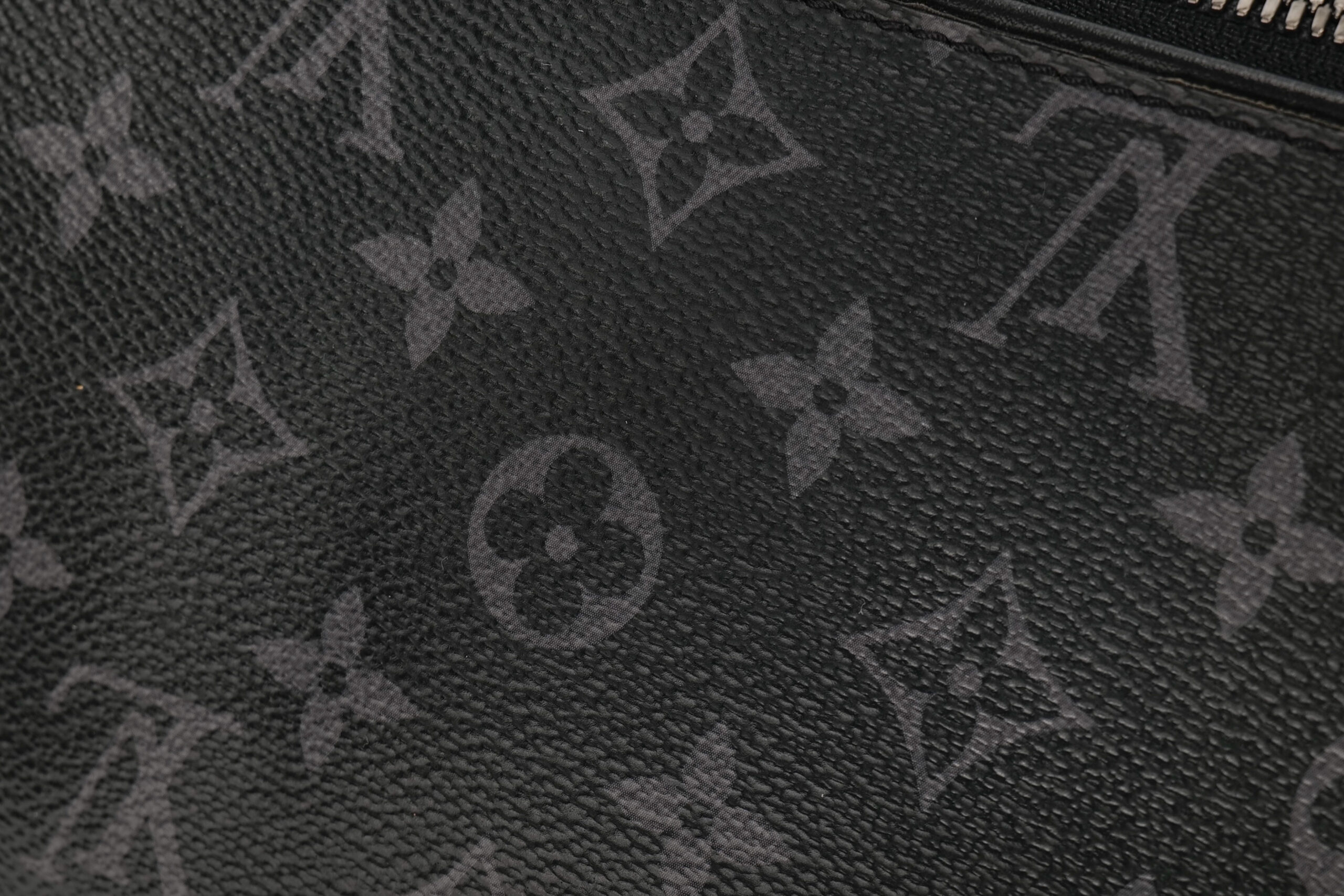 0964. Louis Vuitton Discovery PM Bumbag, Silver hardware8