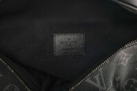 0964. Louis Vuitton Discovery PM Bumbag, Silver hardware9