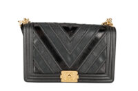 1002 Chanel Boy Chevron Black bag, Gold Hardware_1